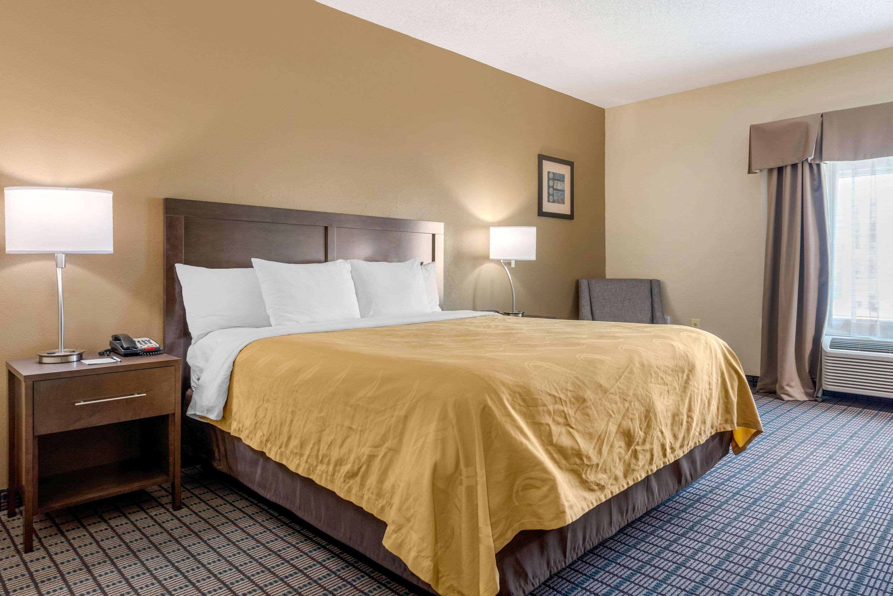 Comfort Inn & Suites Cincinnati Exterior photo